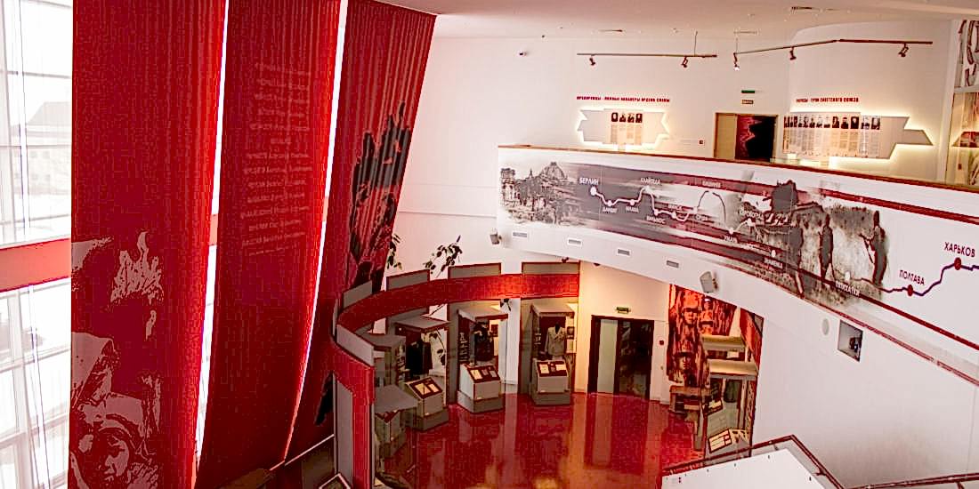 ткань компании Creation Baumann c алюминиевым напылением