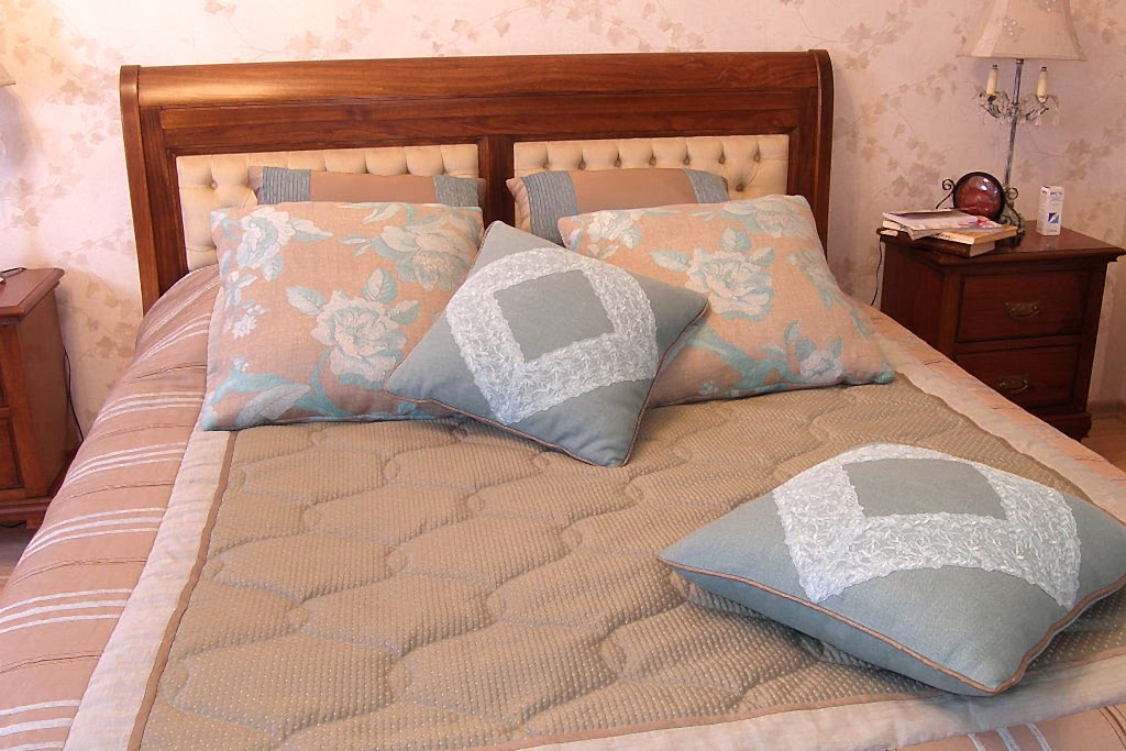 Декоративные подушки с орнаментом